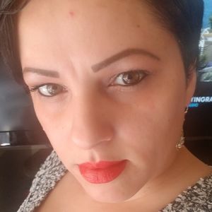 Meet your Posher, Larissa